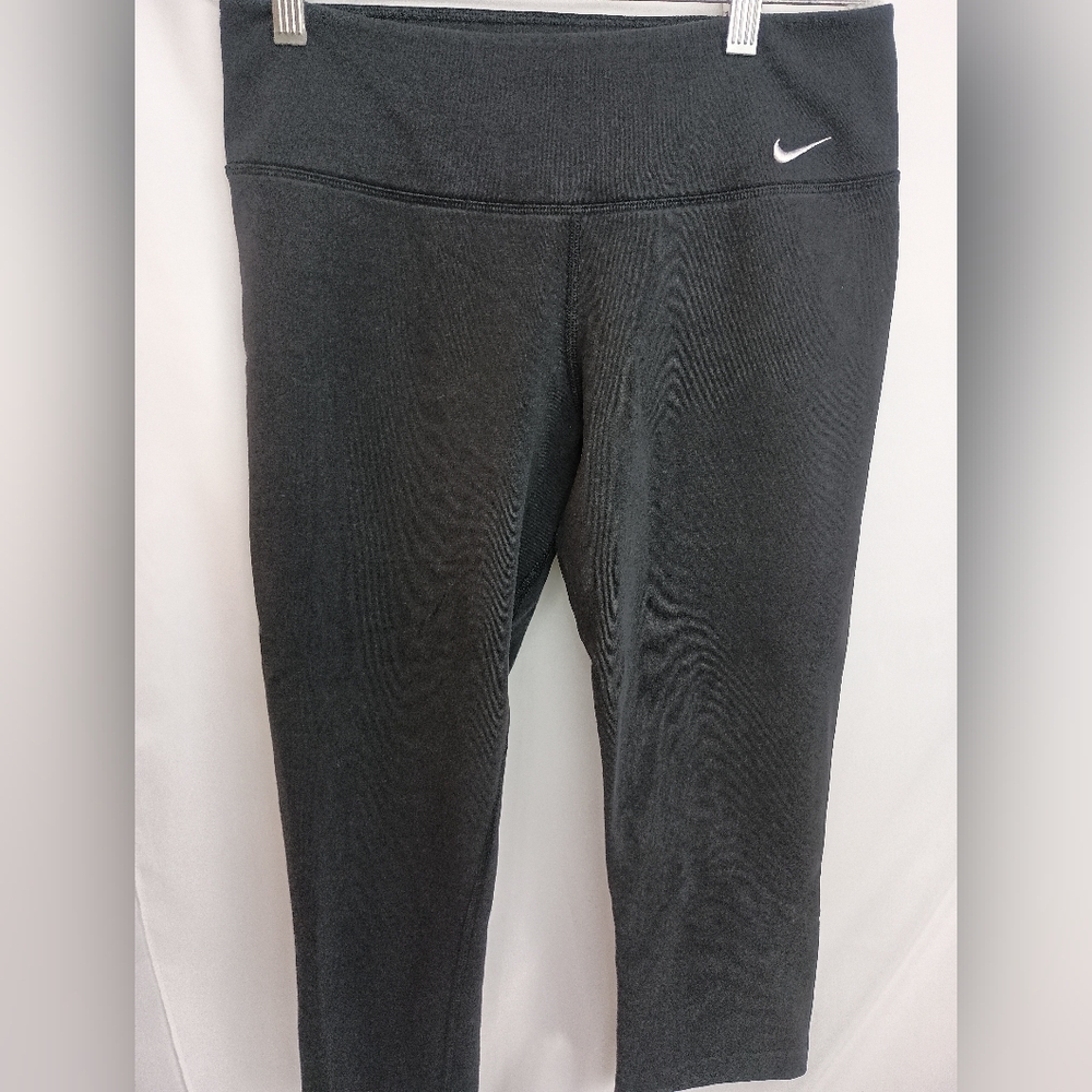 2/$30 Nike Dri-FIT Black‎ Capris Leggings (#1,560)